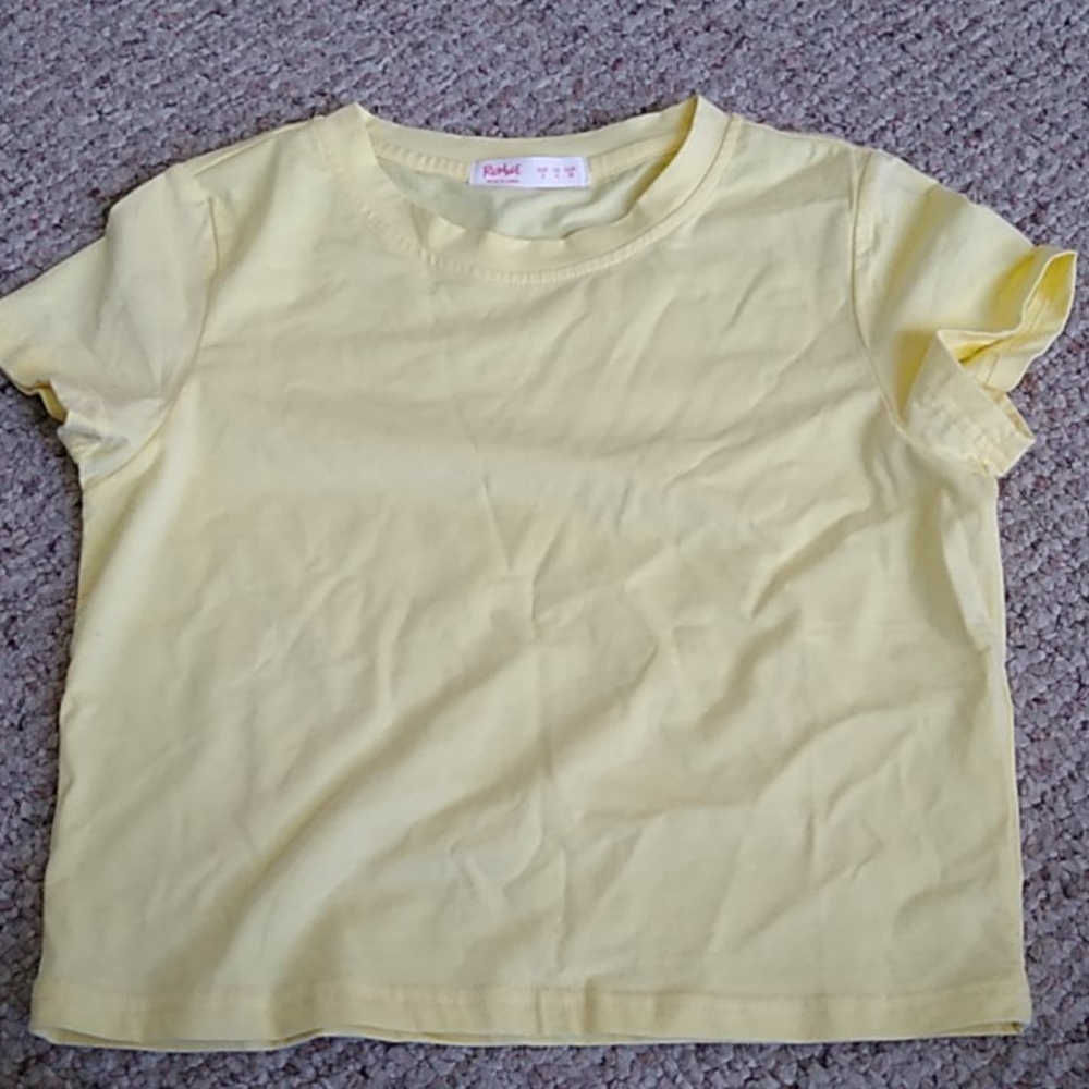 yellow cropped tshirt